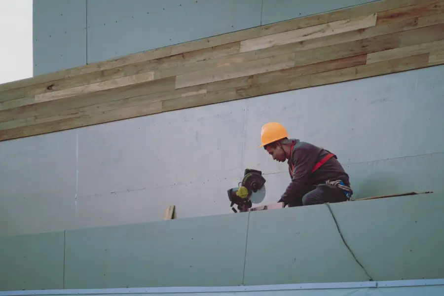 Edilizia industriale e prefabbricati: come cambiano tempi e costi nei cantieri italiani
