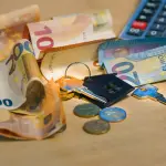 Soldi e decisioni quotidiane: perché tenere sotto controllo il bilancio familiare è più difficile del previsto